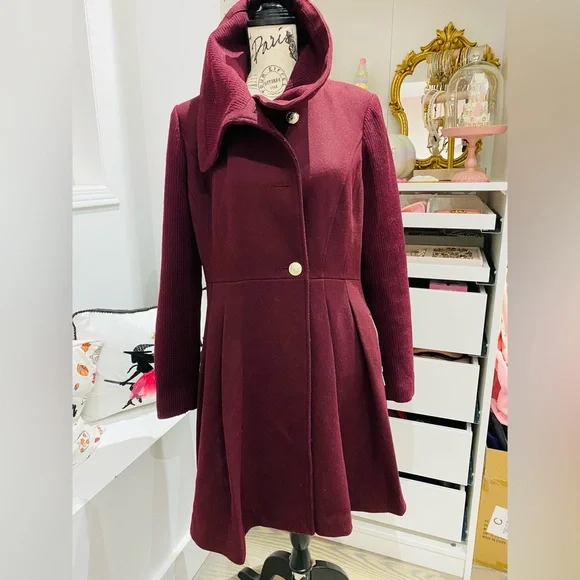 MINT CONDITION GUESS DEEP BURGUNDY COAT